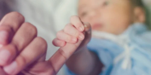  23 de copii din Bistrița-Năsăud și-au găsit o familie în 2026. De Ziua Națională pentru Adopție, un mesaj despre iubire, apartenență și speranță