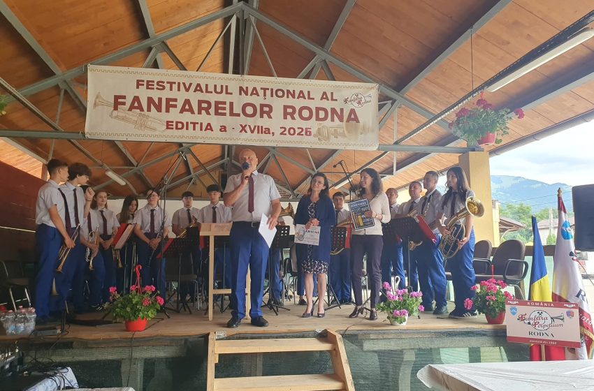  Rodna a răsunat în acorduri de fanfară! Sute de spectatori au participat la cea de-a XVII-a ediție a Festivalului Național al Fanfarelor. FOTO