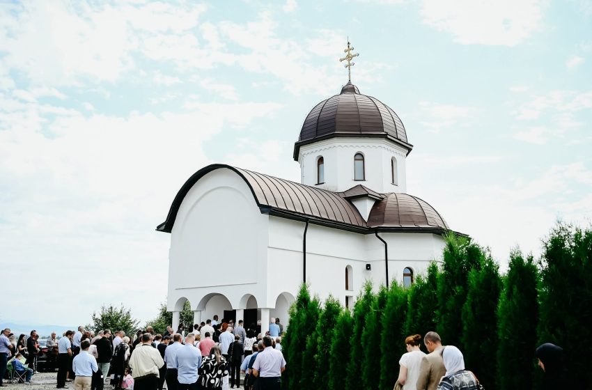  Hram de sărbătoare la Mănăstirea Pantocrator din Beclean. Victor Negrescu și Emil Radu Moldovan, printre cei distinși. FOTO