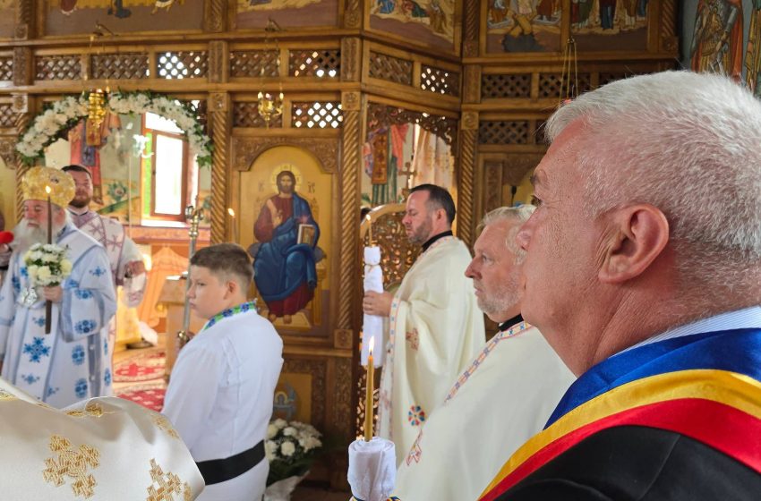  Senatorul Cristian Nicula, prezent la resfințirea Bisericii Ortodoxe din Chiochiș. FOTO