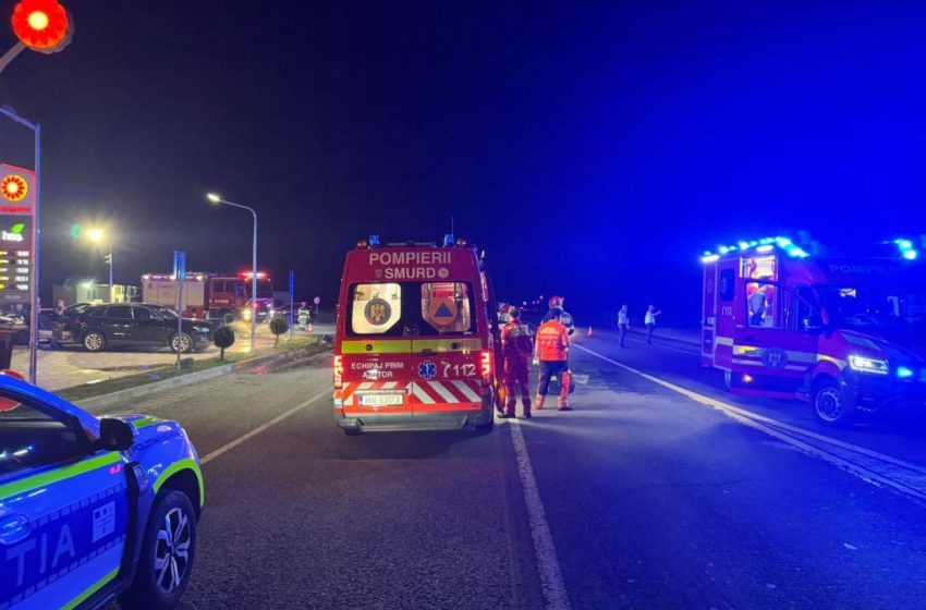  Accident rutier în Beclean. Trei persoane au fost transportate la spital după ciocnirea a două autoturisme