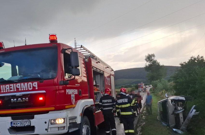  Autoturism răsturnat între Lechința și Herina. O femeie de 64 de ani a ajuns la spital