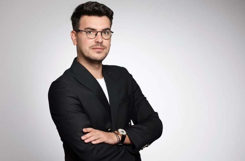  La Mulți Ani, Răzvan Bărbos! Consilierul de comunicare și imagine al primarului Gabriel Lazany își sărbătorește ziua de naștere