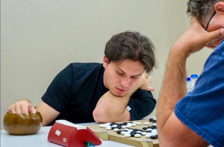  Denis Dobraniș, în sferturile Campionatului European de Go. Performanță remarcabilă pentru tânărul din Bistrița
