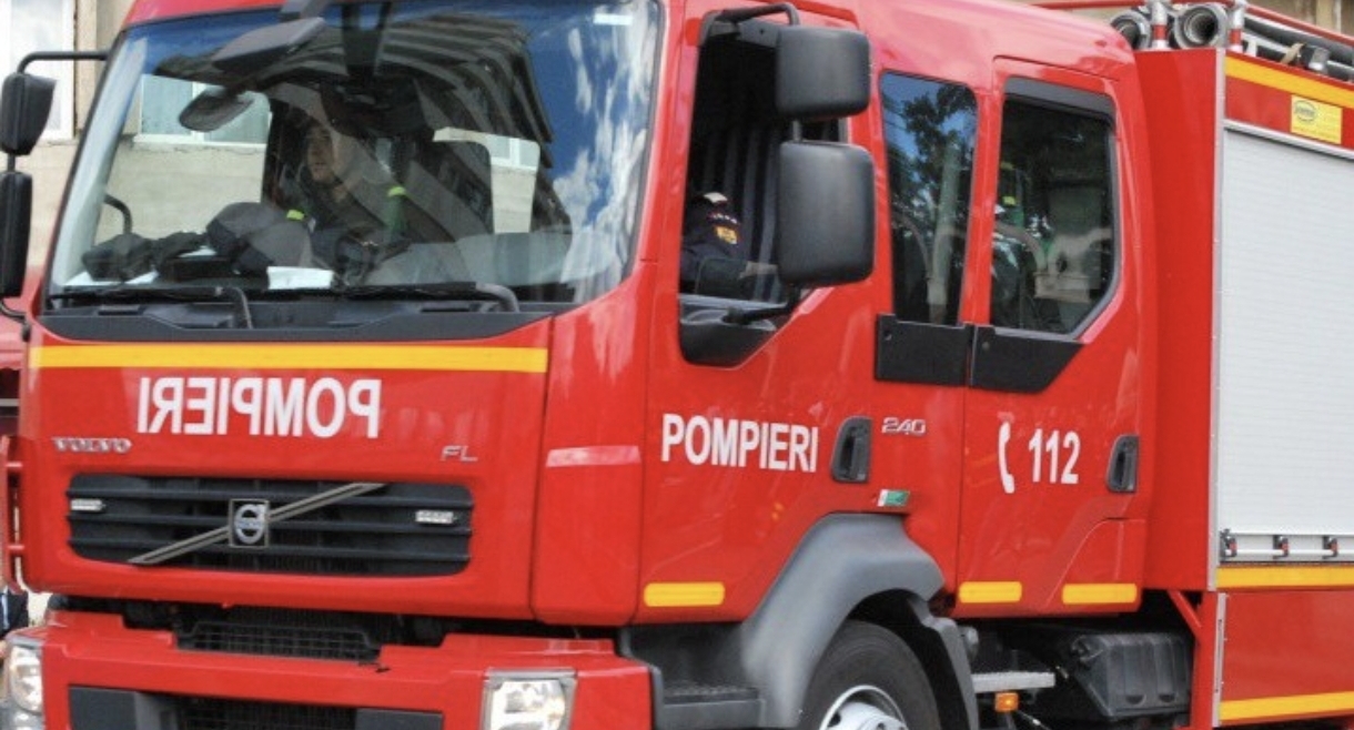  Degajări de fum într-un bloc din Bistrița. Pompierii au intervenit de urgență
