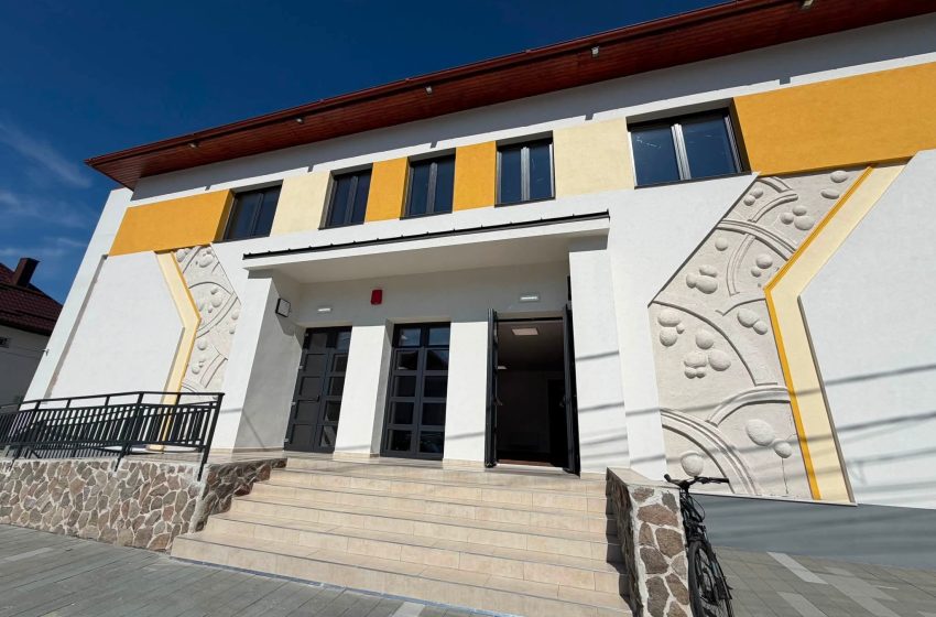  Centrul Cultural „Iustin Sohorca” din Sângeorz Băi, modernizat printr-o investiție de aproape 2,84 milioane de lei. FOTO