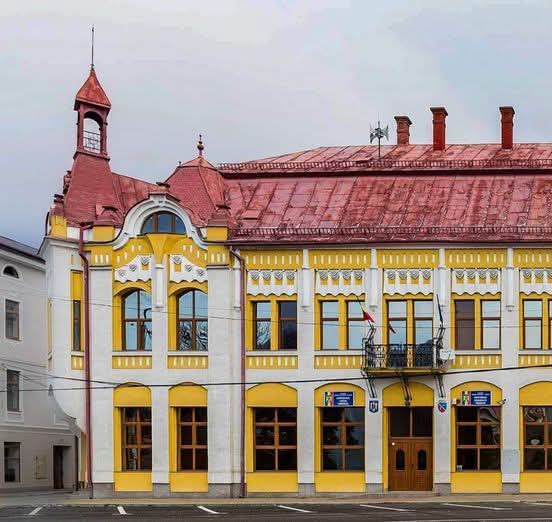  Consiliul Local Năsăud se întrunește în ședință ordinară. Regenerarea cartierului de blocuri, transportul public și investițiile, pe ordinea de zi