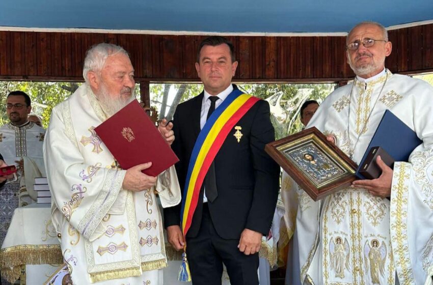  Sărbătoare la Dobricel: Biserica Ortodoxă din localitate a fost resfințită. Primarul Sorin Hognogi, distins cu „Crucea Transilvaniei”