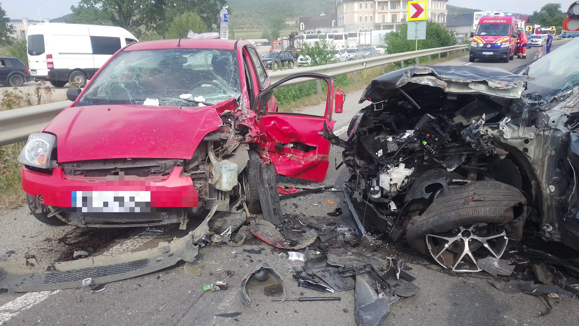  Accident cu trei autoturisme la ieșirea din Coldău spre Cristeștii Ciceului. Patru victime au ajuns la spital dintre care o persoană a fost descarcerată