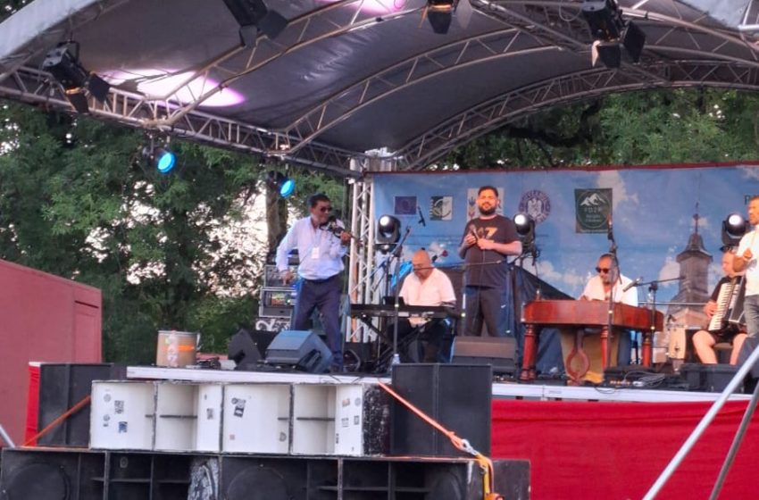  A doua zi de ARTCast Teleki Festival, la Posmuș: muzică, artă și voie bună la Castelul Teleki. FOTO