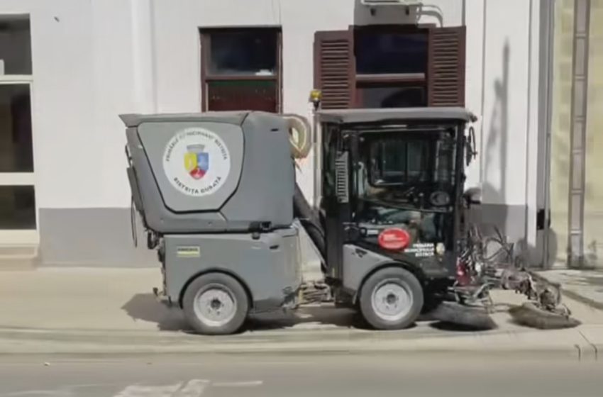  Patru utilaje noi, la treabă pe străzile Bistriței. VIDEO