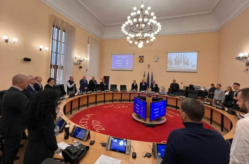  FURTUNĂ ÎNTR-UN PAHAR DE APĂ- Consilierii locali și județeni care dețin calitatea de personal contractual în cadrul autorităților și instituțiilor publice nu își pierd mandatele în baza noilor modificări ale Codului administrativ