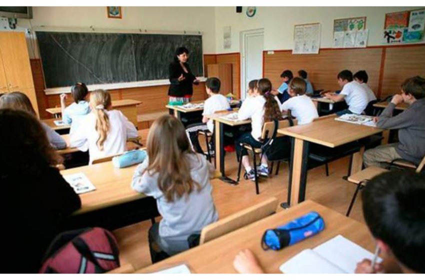  Scăderea numărului de elevi din județul Bistrița-Năsăud ar putea lăsa unii profesori fără catedre pline în noul an școlar