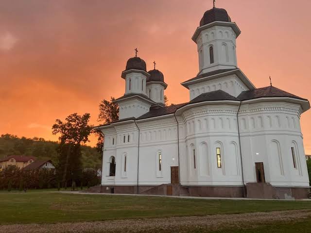  Programul Hramului Mănăstirii Dobric – „Adormirea Maicii Domnului”