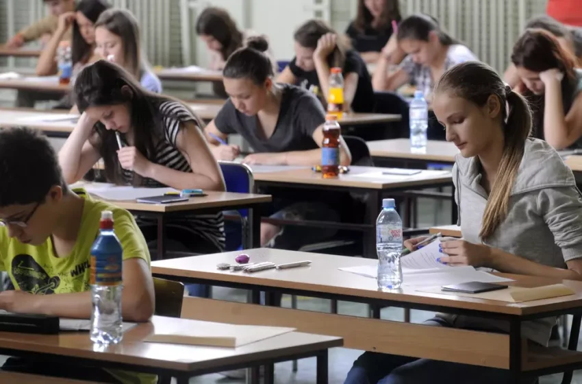  Peste 450 de absolvenți din Bistrița-Năsăud se pregătesc pentru o nouă rundă de emoții. Începe sesiunea de toamnă a Bacalaureatului