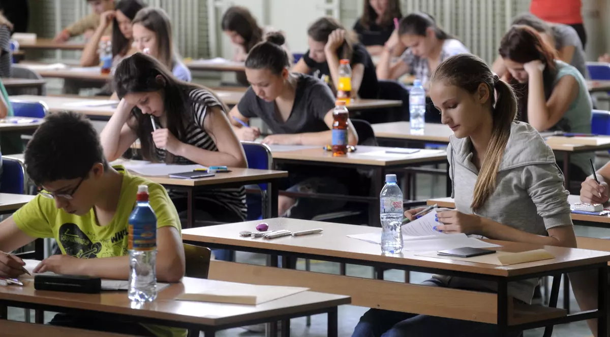  Peste 450 de absolvenți din Bistrița-Năsăud se pregătesc pentru o nouă rundă de emoții. Începe sesiunea de toamnă a Bacalaureatului