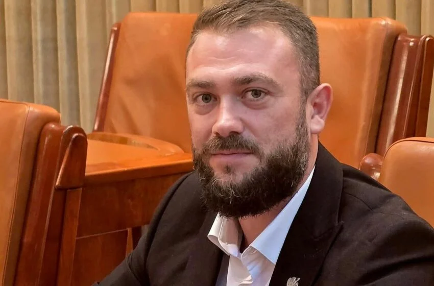  Andrei Csillag: O nouă sesiune parlamentară, un nou episod din circul politic românesc