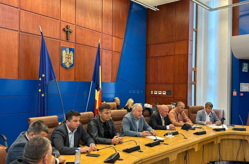  Administrațiile din Bistrița-Năsăud fac pasul spre digitalizare. Acord pentru servicii publice mai rapide și mai puțină birocrație. FOTO