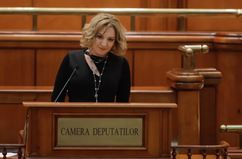  Senatoarea PSD Alina Tănăsescu se retrage din comisia care anchetează zborul lui Cristian Deliorga, după ce s-a dezvăluit că și ea a călătorit cu un avion privat