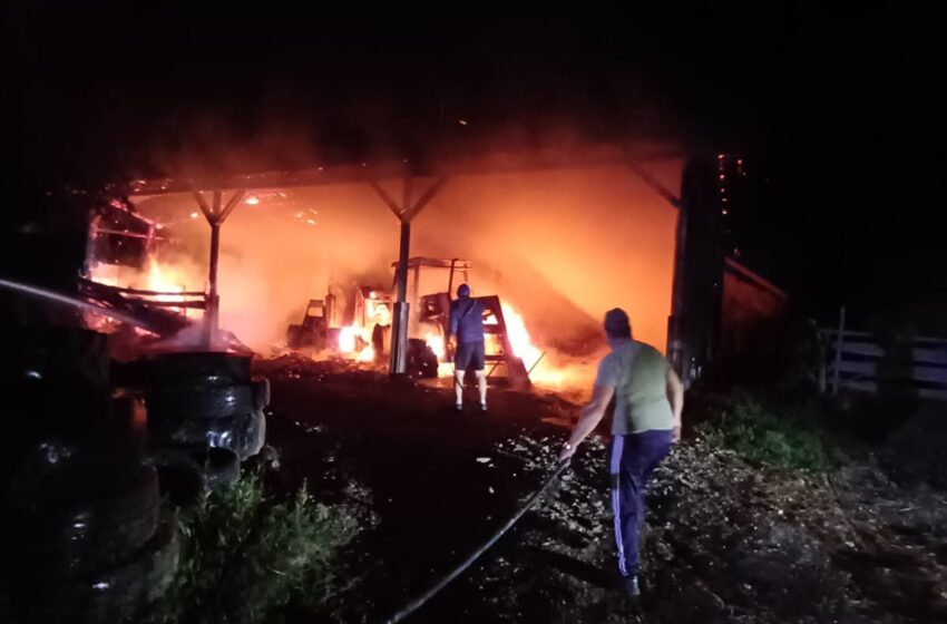  Incendiu violent la o casă din zona Halta Chiraleș! Un bărbat are arsuri grave, pompierii au scos o butelie în ultima secundă
