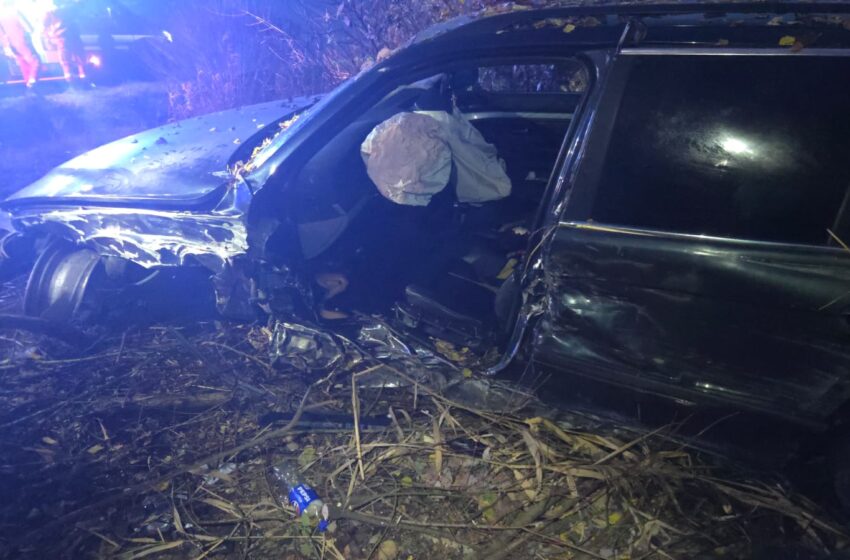  Accident rutier la ieșirea din Beclean spre Bistrița! Trei persoane implicate, una a rămas blocată în autoturism