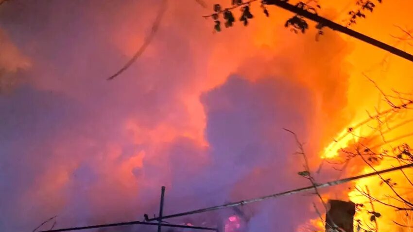  Persoană cu arsuri la mâini și picioare, după un incendiu de vegetație pe Calea Moldovei din Bistrița